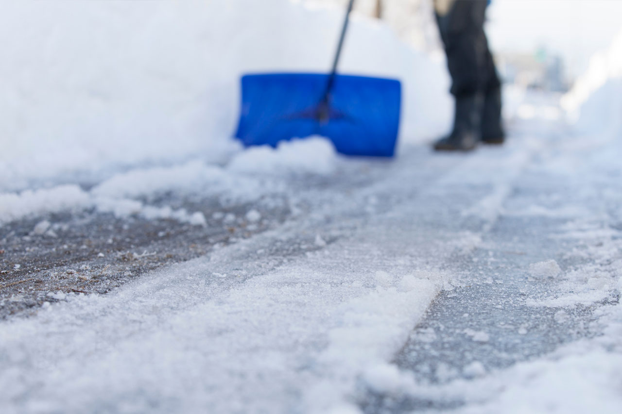 How to Remove Snow from a Flat Roof